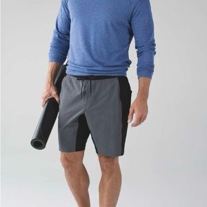 Men’s Lululemon Namaste At The Beach Short
Heathered Black - size Small